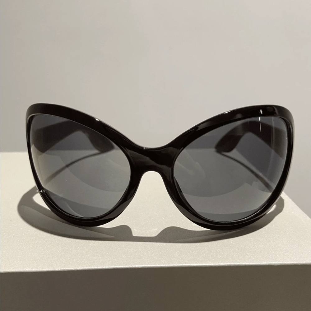 New Y2K Futuristic Large Frame Curved Fashion Sunglasses, Exaggerated Trendy - Picture 3 of 3